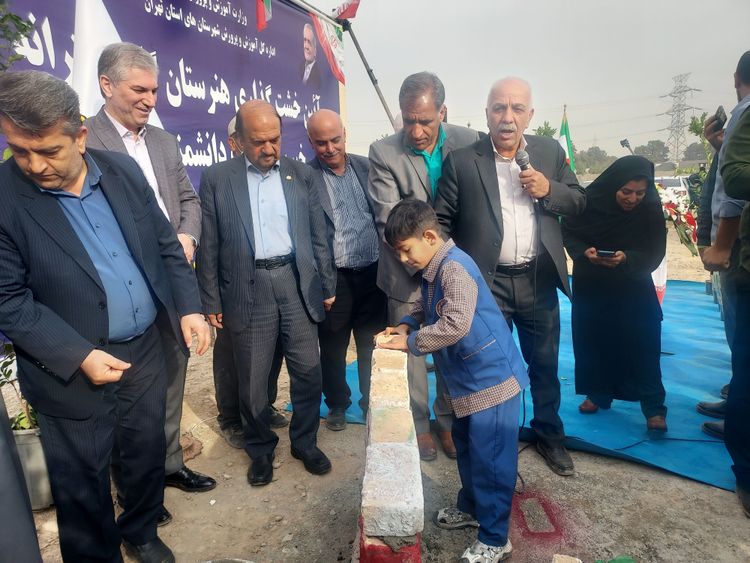 آیین خشتگذاری نخستین هنرستان تخصصی گل و گیاه دخترانه خیرساز در پاکدشت