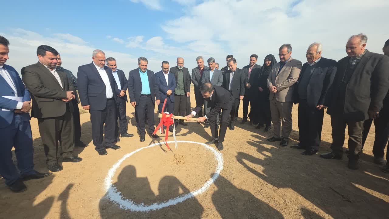 آئین کلنگ زنی هنرستان خیرساز گروه مهر پارسه در قرچک